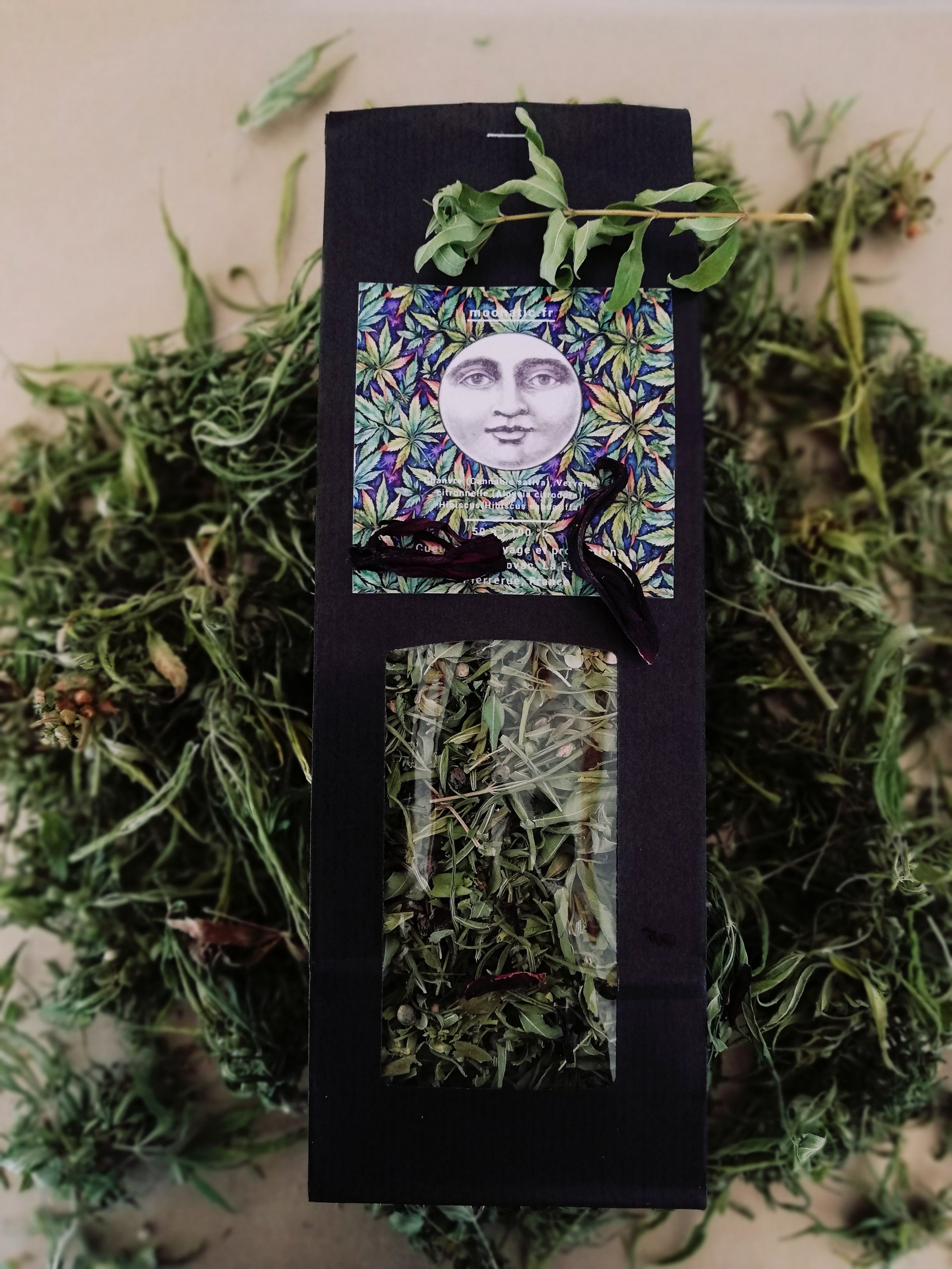 Hemp/lemon verbena and hibiscus tea/ Tisane de chanvre, verveine et hibiscus