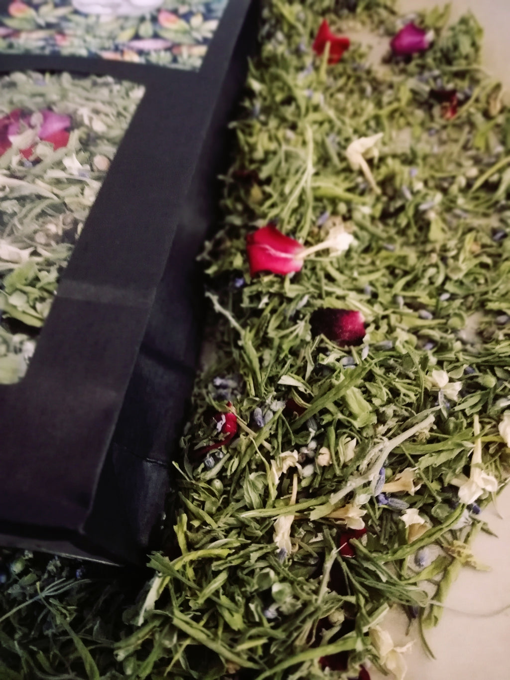 Hemp/lavender, rose and jasmin tea/ Tisane de chanvre/lavande, rose et jasmin