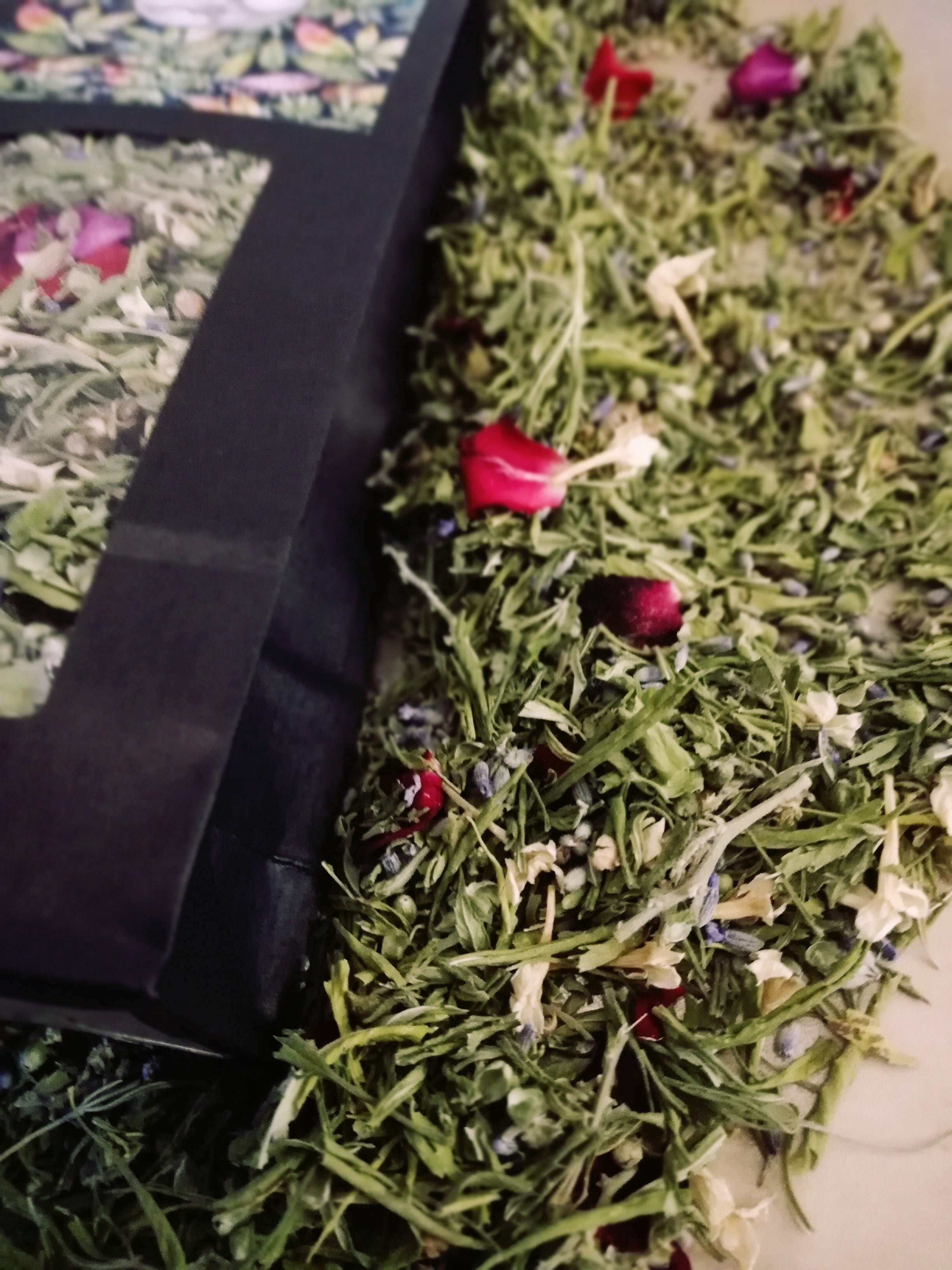 Hemp/lavender, rose and jasmin tea/ Tisane de chanvre/lavande, rose et jasmin