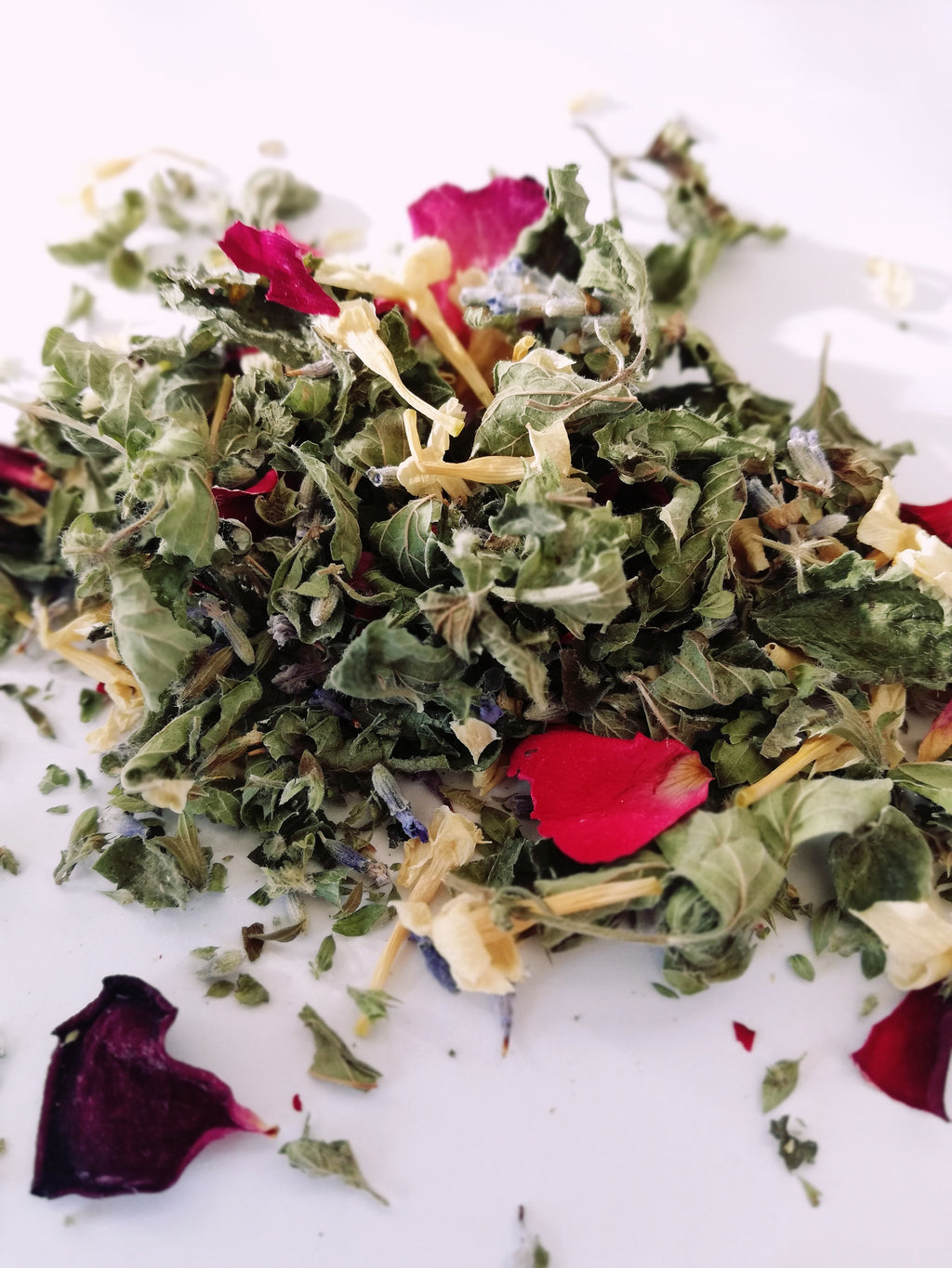 Full Strawberry Moon herbal blend/Lune des Fraises tisane